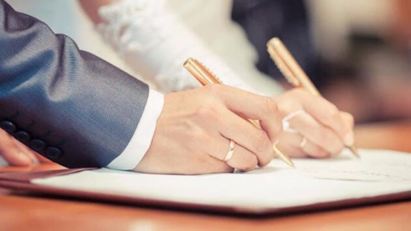 Mơ thấy đi đăng ký kết hôn là điềm báo vui vẻ trong cuộc sống của bạn.