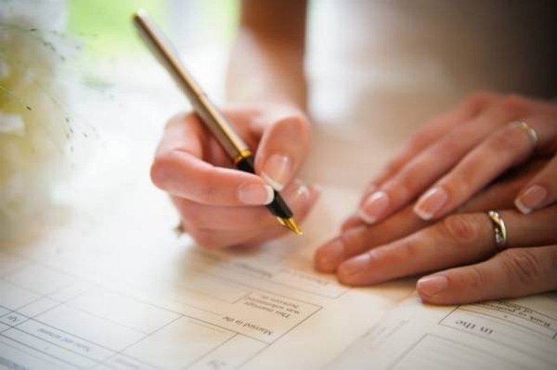 Mơ thấy đi đăng ký kết hôn bị công an bắt chốt ngay cặp số 20 - 51.